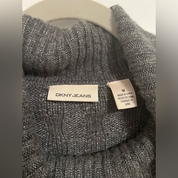 DKNY Jeans cropped grey & silver cable knit turtleneck, Medium, 3/4 sleeve. - Picture 7 of 10